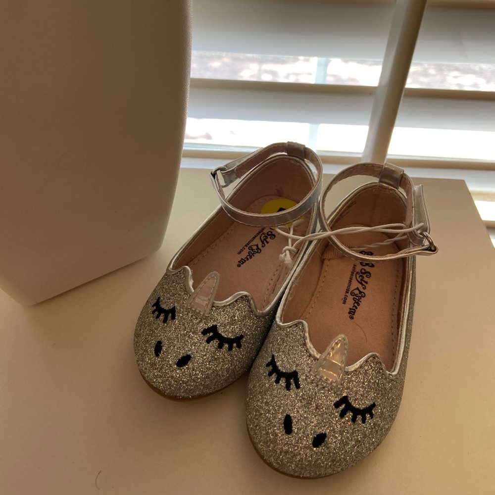 Brand new toddler glitter shoes size 5